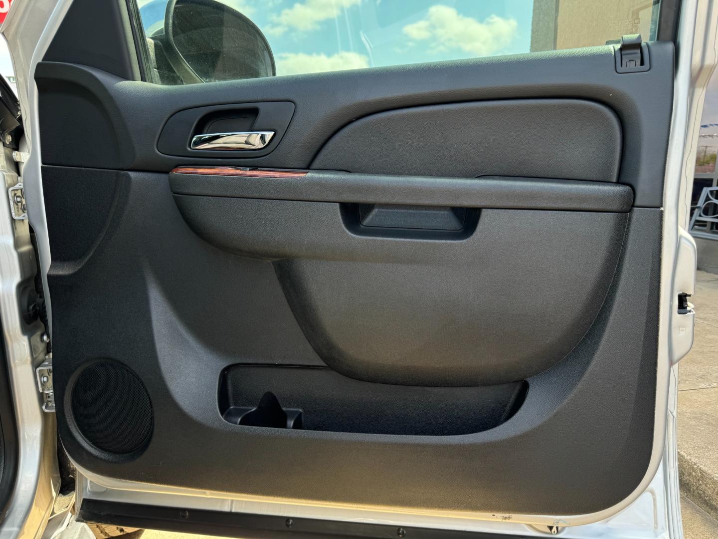 2014 SILVER CHEVROLET TAHOE (1GNSCAE05ER) , located at 5900 E. Lancaster Ave., Fort Worth, TX, 76112, (817) 457-5456, 0.000000, 0.000000 - Photo#15